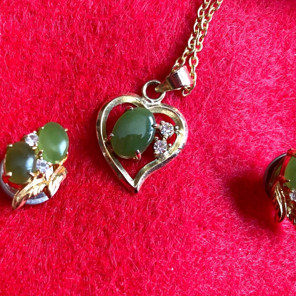 Gold and Green Heart Pendant Necklace Set